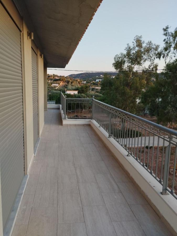 Coastal Garden Getaway Apartment Vari  Exterior photo